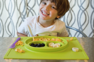 Illustration for article titled Placemat Plates That Suction to Tables Are Every Parent's Dream